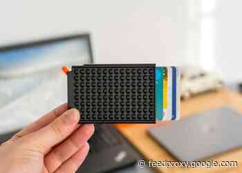 3D printed wallet complete with credit card ejection system