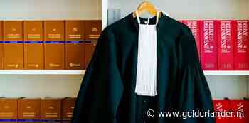 Rechtbank stopt met uitlenen toga's, advocaat vergeet de zijne en pleit in eigen kleding