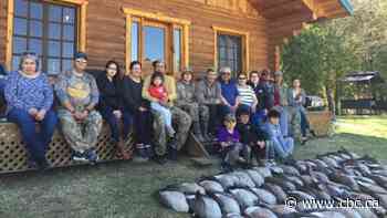 Mohawk hunter supplies Mother's Day meal of traditional goose meat to Cree patients in Montreal