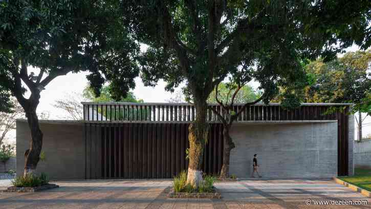 Equipo de Arquitectura updates synagogue in Paraguay with board-marked concrete