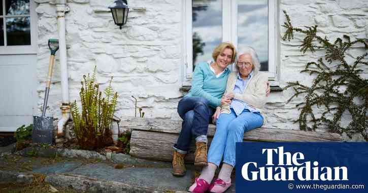 Isolated UK care home residents 'fading away', say staff and families