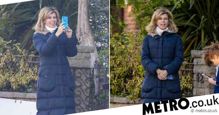 Kate Garraway FaceTimes husband Derek while clapping for the NHS: ‘I believe he can hear us’