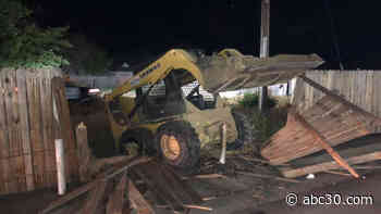 Los Banos officer injured trying to stop man from hitting cars with skid-steer loader