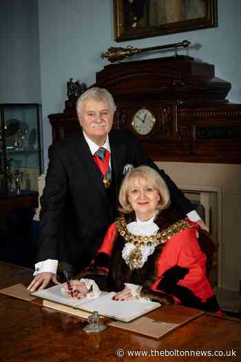 Labour leader steps down to become mayor and thanks ‘backbone’ of volunteers