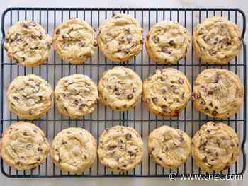 This brilliant flour substitute makes ridiculously tasty chocolate chip cookies     - CNET