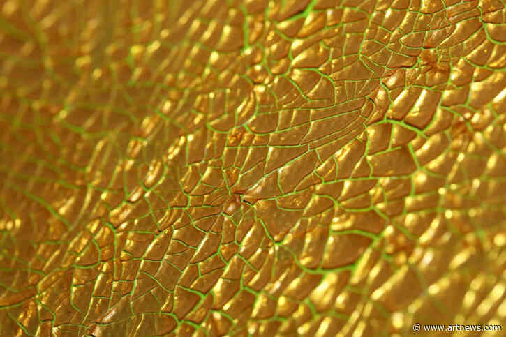 Achieve a Vintage Look with the Best Crackle Medium for Paint