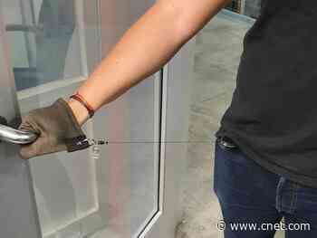 The $22 Snapback Glove is a novel way to keep from touching the novel coronavirus     - CNET