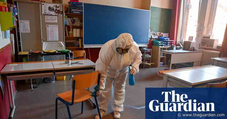 Teaching unions vow to work towards reopening English schools