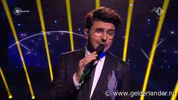 Jan, Chantal en Edsilia in duet met Johnny Logan, Franse inzending maakt stil indruk