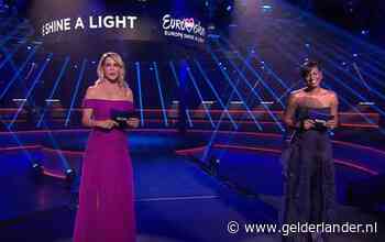 Presentatoren Songfestival schitteren in feestelijke outfits: ‘Prachtig’