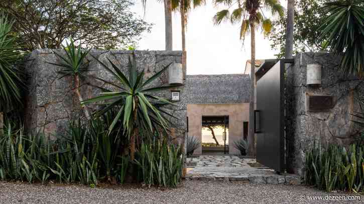 Zozaya Arquitectos tops Mexican beach house Casa La Vida with dried palm leaves