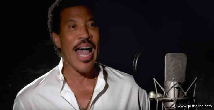 Lionel Richie Performs 'We Are the World' During 'American Idol' Finale with Past Contestants - Watch!