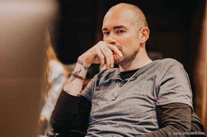 Santiago Cruz Hopes His Quarantine Playlist ‘Vibrates’ With You: Listen