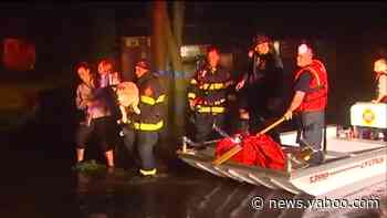 Chicago Weather: Heavy rain floods streets, knocks out power to Willis Tower; Flood Warning in effect