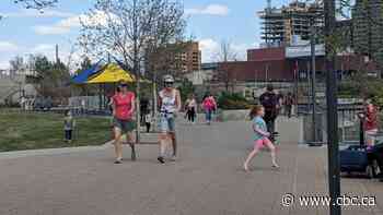 Warm weather draws Saskatoon residents to Meewasin Trail - CBC.ca