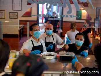 Photos show people dining out, shopping, and getting their hair cut as Texas reports an influx of new coronavirus cases