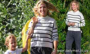 Elsa Pataky takes barefoot twin sons back to school in Byron Bay as classes resume - Daily Mail