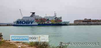 La nave quarantena con oltre 120 migranti è tornata a Porto Empedocle - AgrigentoOGGi.it