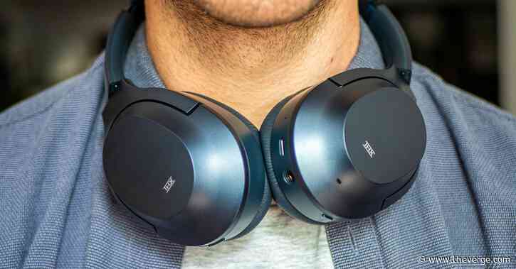 Razer’s new Opus headphones offer noise cancellation for $200