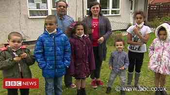 Coronavirus: Homeschooling six children with just one phone