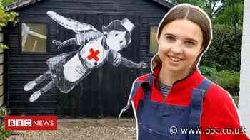 Coronavirus: Winchester teenager paints Banksy-style mural