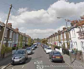Police ramp up patrols following thefts from cars in Raynes Park