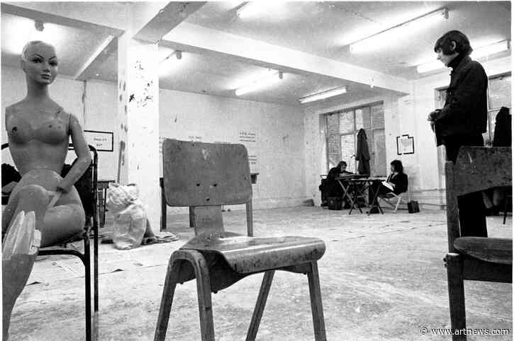 A 1969 Experiment in a Locked Room Changed Art History—and Predicted Remote Learning