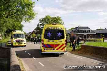 Auto schept kind op Hessenweg in Lunteren, slachtoffer naar ziekenhuis