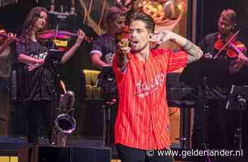 André laat enorme tattoo zetten en Gwen mist knuffels