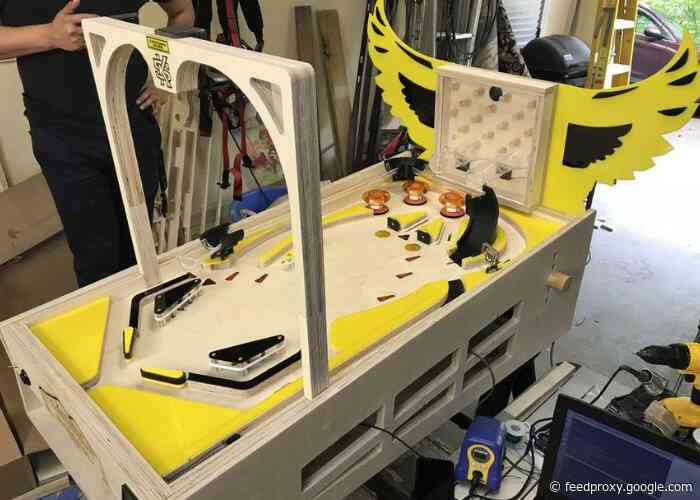 DIY Autopinball machine plays automatically