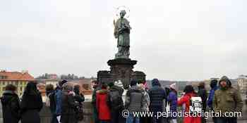 Praga: Pidiendo un deseo ante la estatua de San Juan Nepomuceno - Periodista Digital