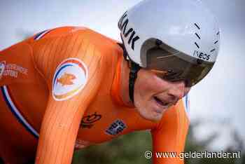 Jarige Van Baarle krijgt drop, ontbijtkoek én zijn favoriete sambal