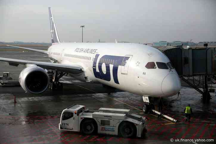Polish carrier LOT strikes idle pay deal with majority of aircrew