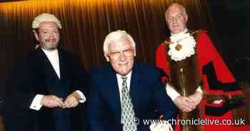 Tributes paid to former Gateshead Council leader George Gill who has died aged 85 - Chronicle Live