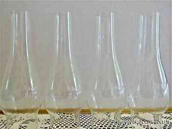 4 VINTAGE OIL LAMP CLEAR GLASS CHIMNEY'S