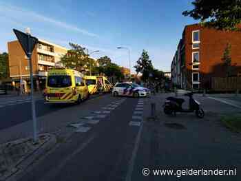 Scooterrijders naar ziekenhuis na botsing met auto in Wageningen