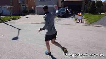 Toronto teacher cheered as he runs through community to help food bank