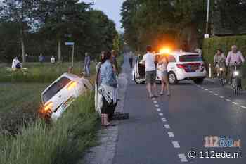 Auto raakt van de weg in Ederveen, bestuurder aangehouden