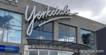 The retail stores open at shopping malls around Toronto right now | News - Daily Hive