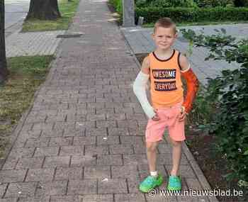 Neil (7) breekt na linker- ook rechterelleboog bij aanrijding, fietsster meldt zich na oproep