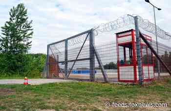 Hungary to close border transit zones, move hundreds of asylum-seekers