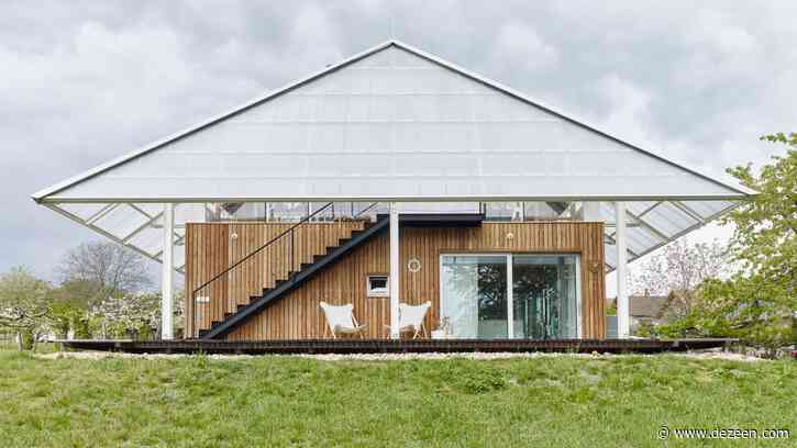 RicharDavidArchitekti tops Czech home with a greenhouse