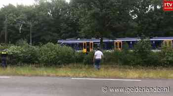 Meerdere gewonden door botsing trein met tractor bij Hooghalen: ‘machinist zit bekneld’