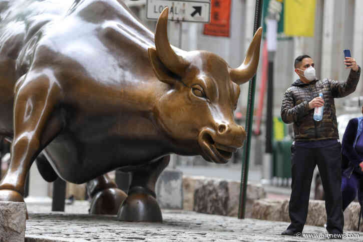 New York’s Iconic ‘Charging Bull’ Sculpture Becomes Subject of Fierce Debate Among Politicians