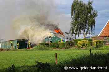 Brand in loods Angerlo: geen gewonden, wel veel rook
