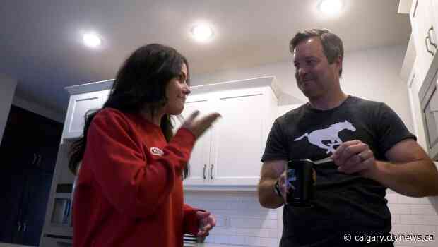 'Like my world was shut down': Mask wearing hampers lip reading, Calgary woman encourages compassion