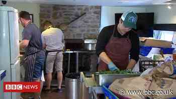 Coronavirus: Chef cooks 1,200 free meals a week in lockdown