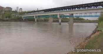 ‘Rapidly rising water levels’ prompt city to warn Edmontonians to stay away from North Saskatchewan River