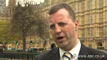 AS Plaid Cymru wedi'i arestio ar amheuaeth o ymosod