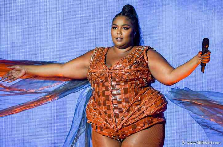 Lizzo Shares Steamy Poolside Bathing Suit & Mask Photos: ‘Welcome to Summer 2020′
